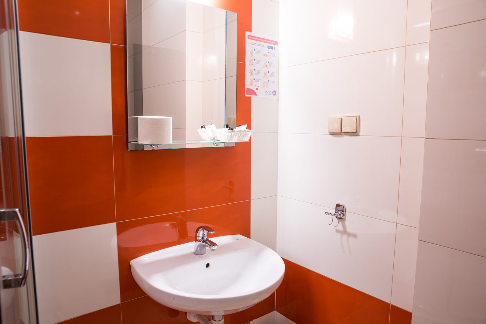 Łazienka w pokoju hotelowym