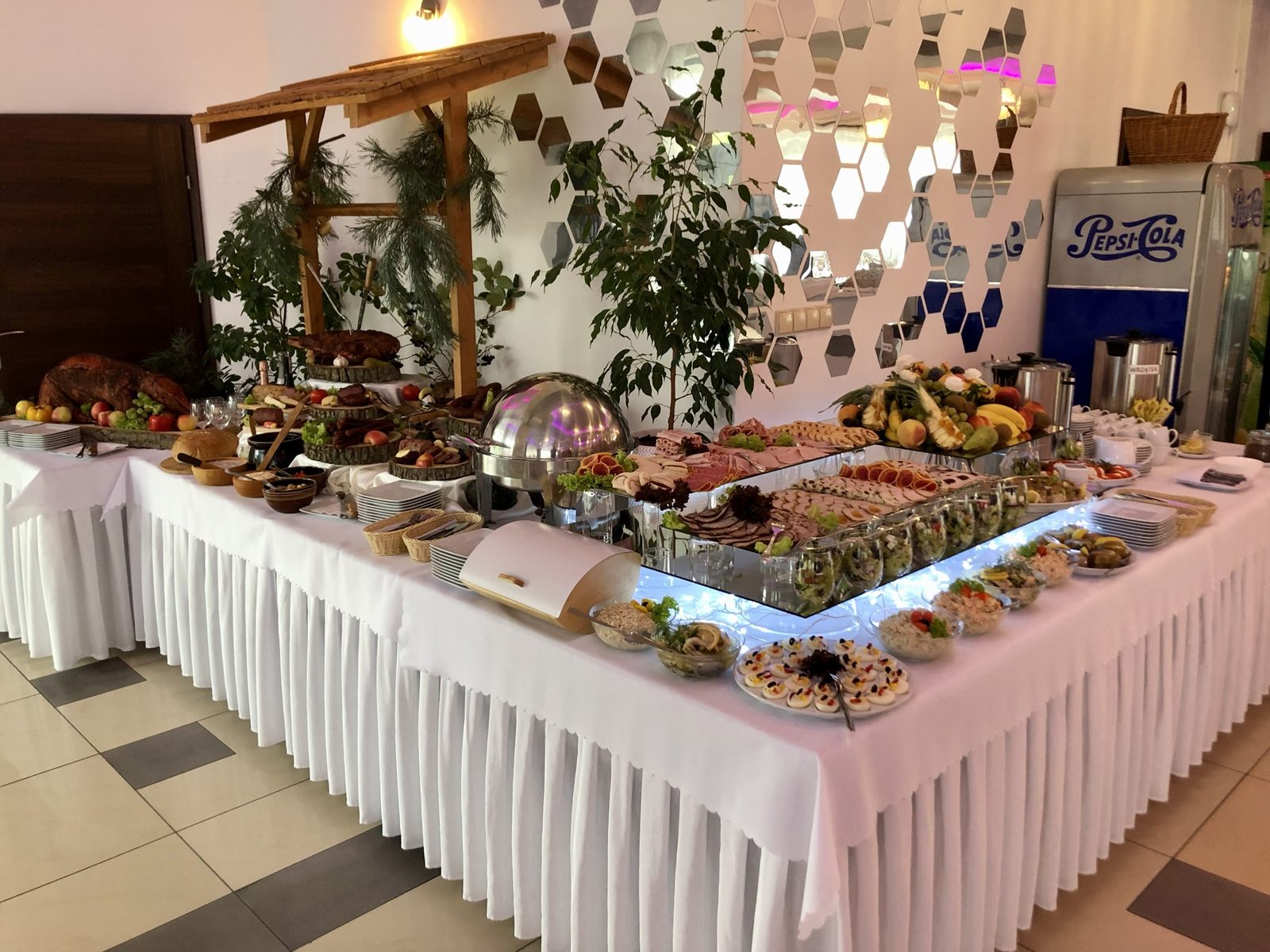 Bogaty bufet zimnych przekąsek