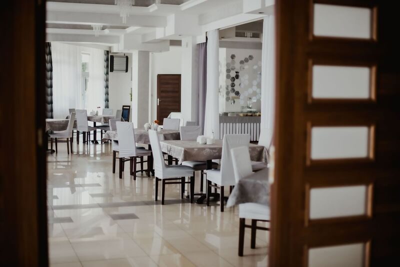 Wnętrze restauracji hotelowej Kardamon