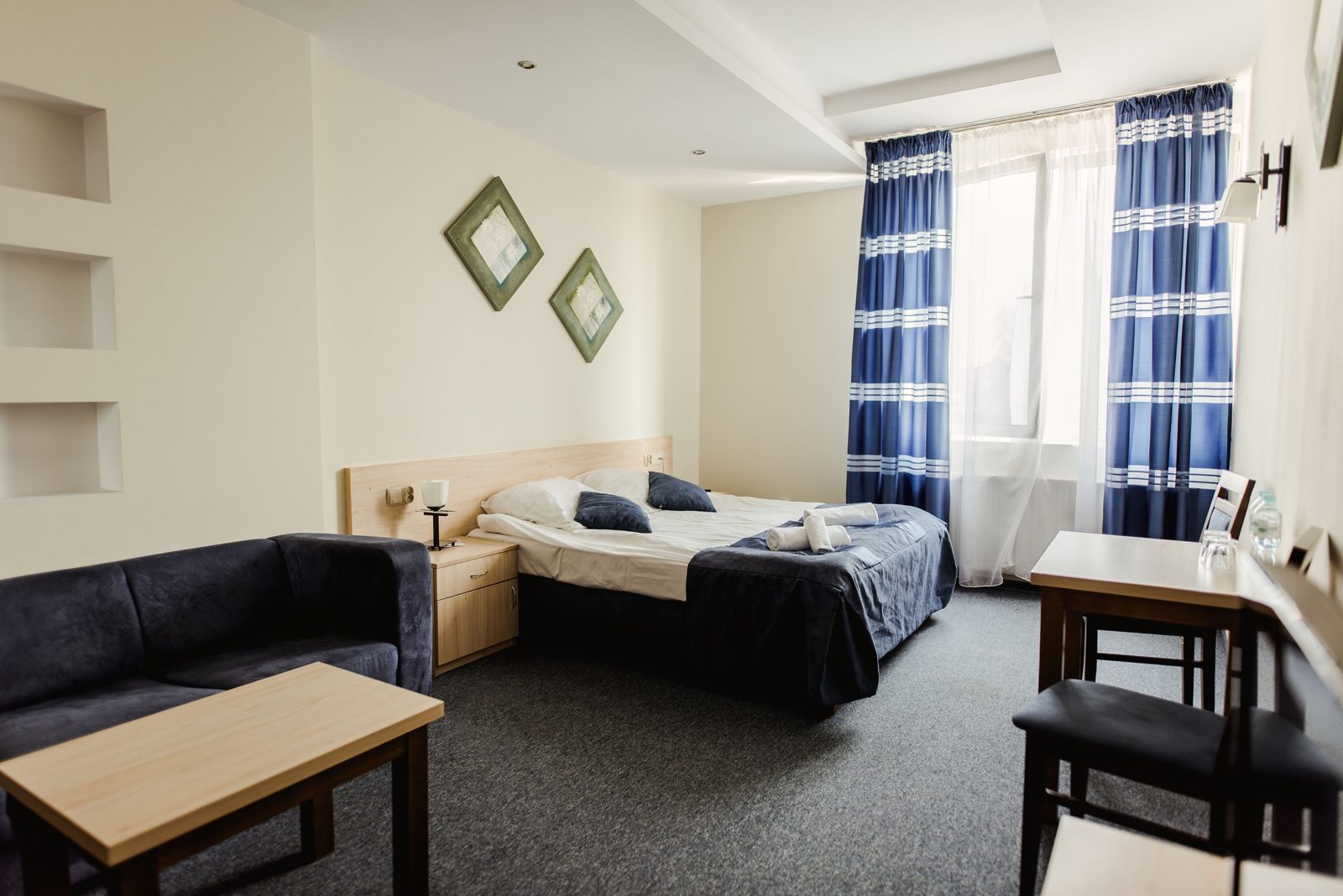 Komfortowy pokój dwuosobowy w Hotelu Kardamon